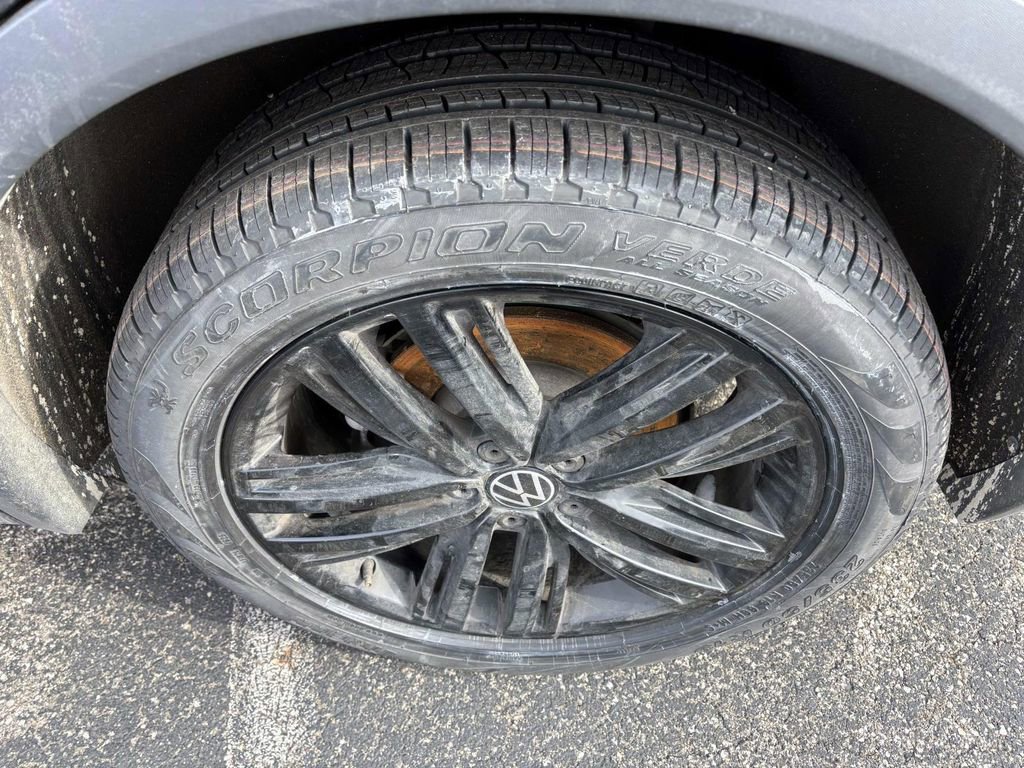 Used 2022 Volkswagen Tiguan SE R-Line image 10