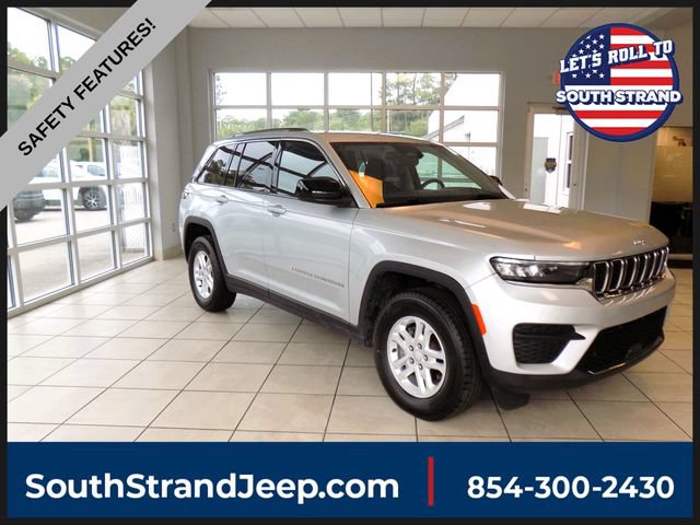Certified 2024 Jeep Grand Cherokee Laredo RWD image 1