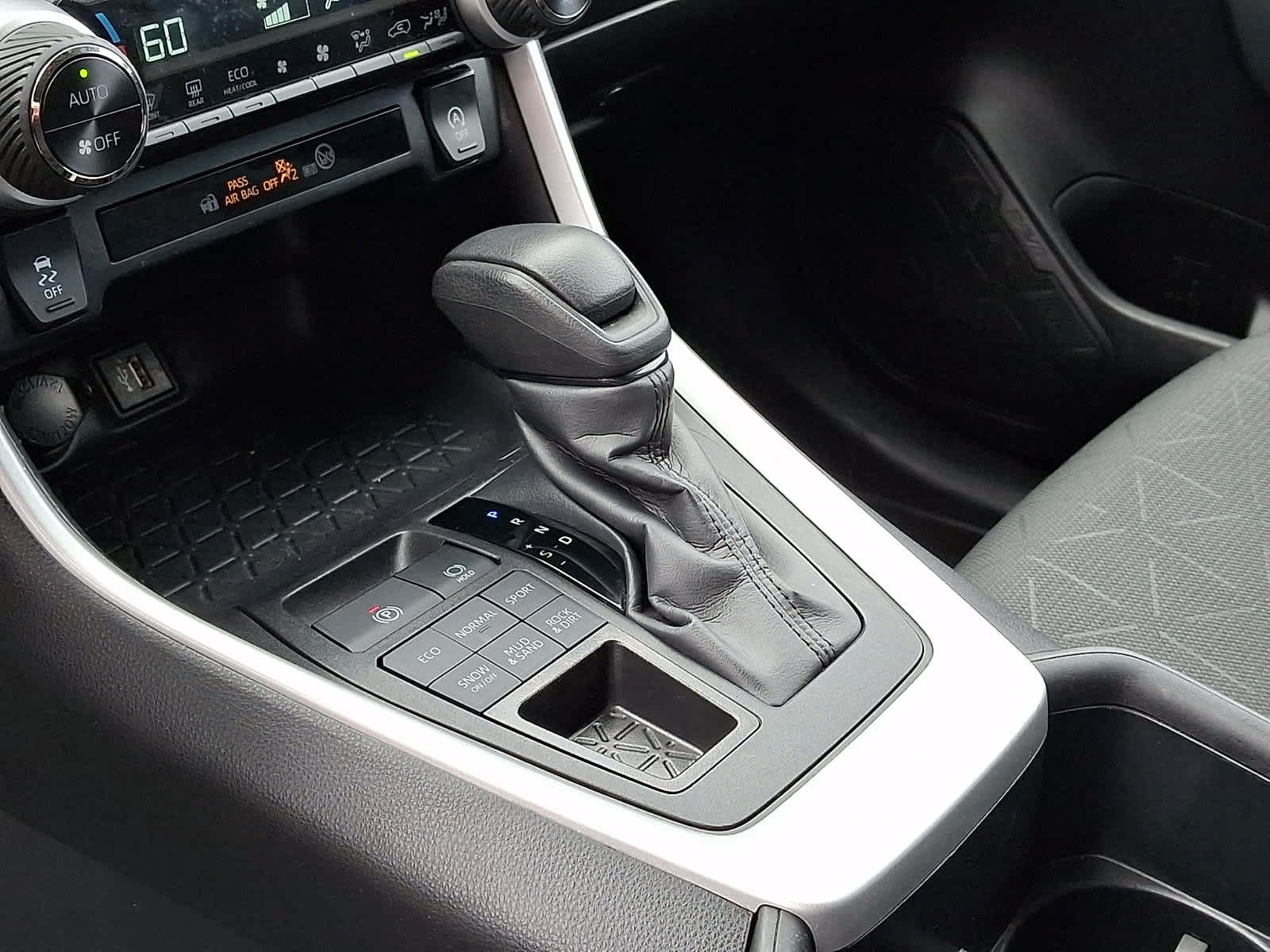 Certified 2024 Toyota RAV4 XLE AWD/4WD image 17