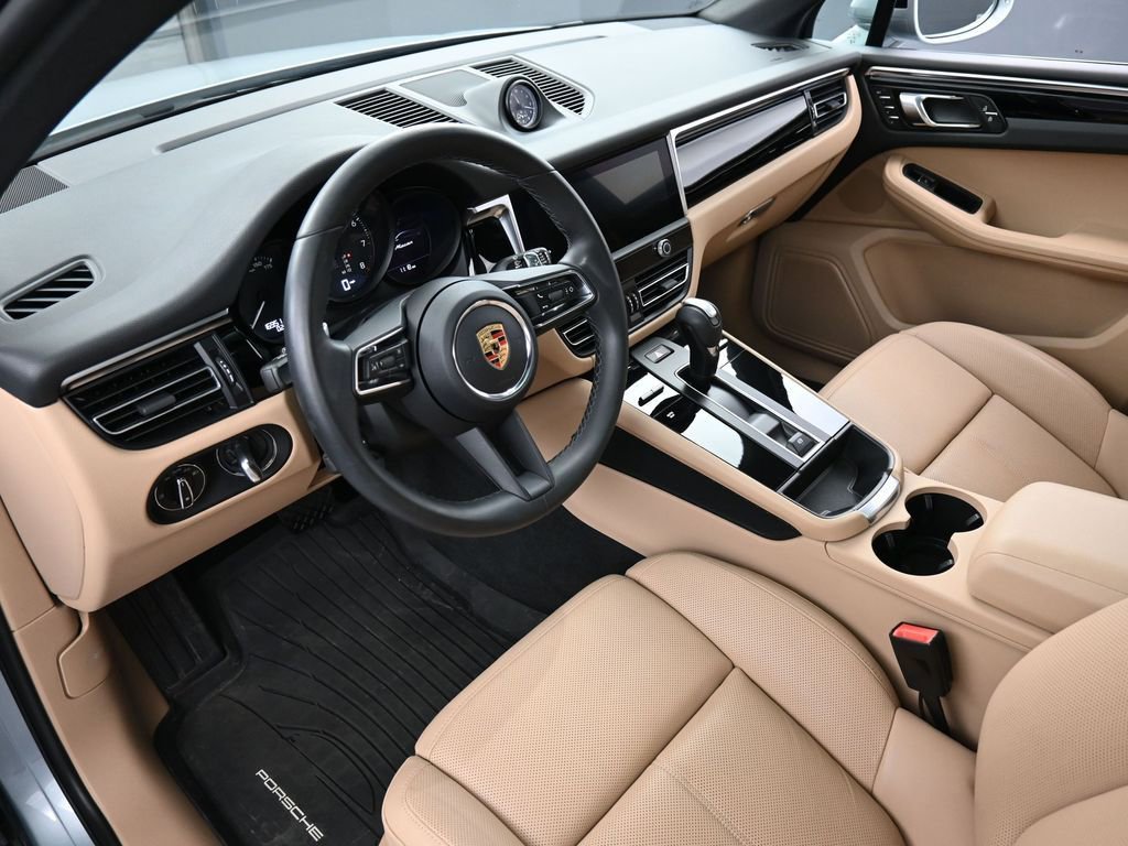 Certified 2023 Porsche Macan Turbo AWD/4WD image 4