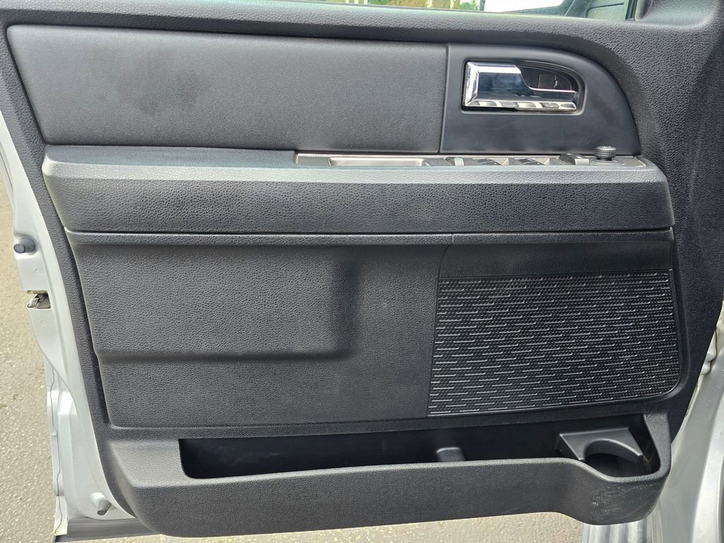 Used 2017 Ford Expedition EL XL w/ Equipment Group 101A image 27