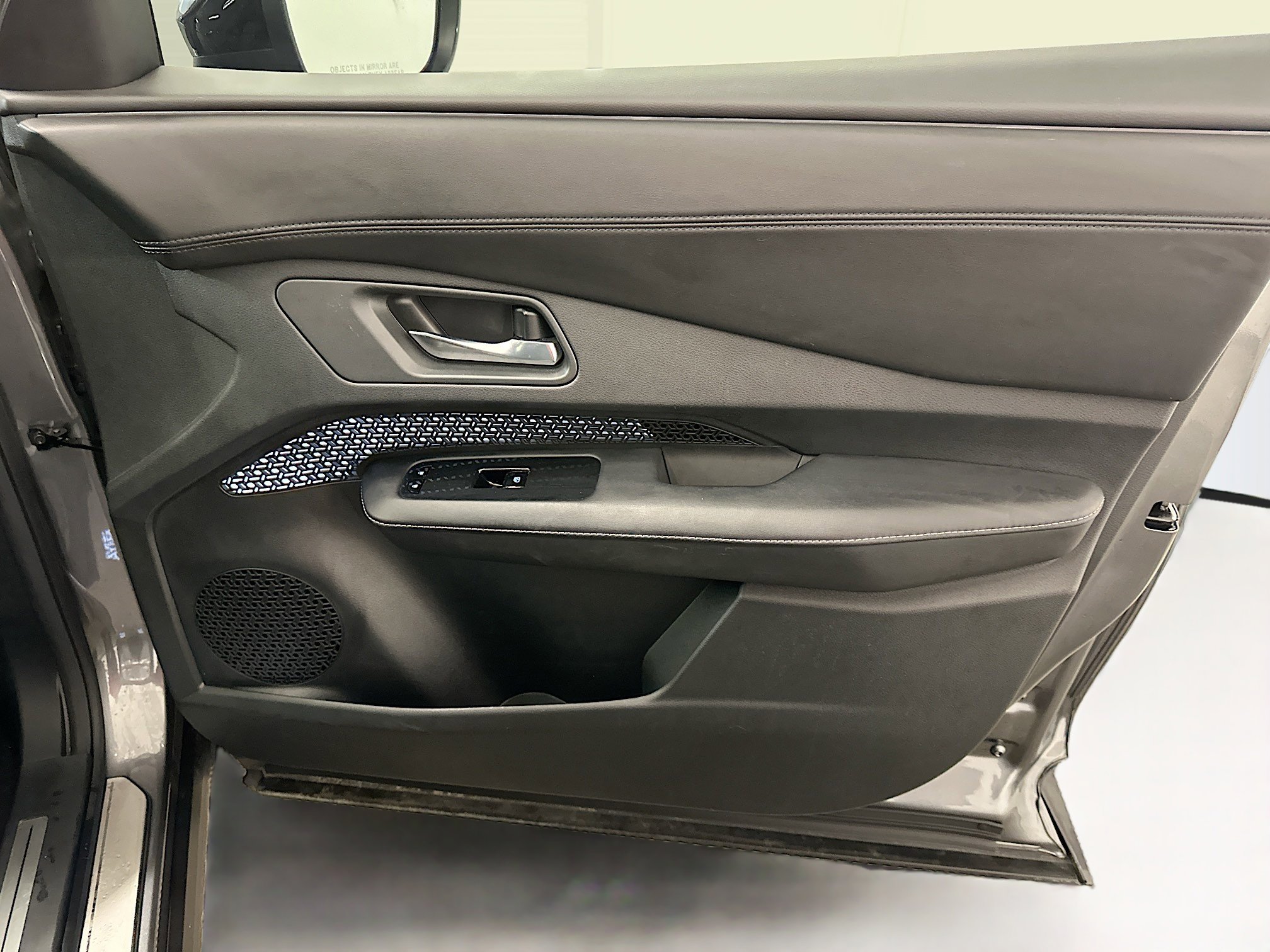 Used 2023 Nissan Ariya AWD image 33