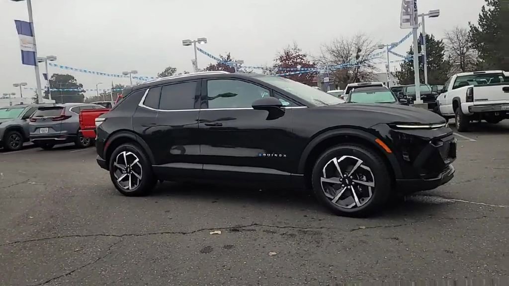 New 2026 Chevrolet Equinox EV LT image 2