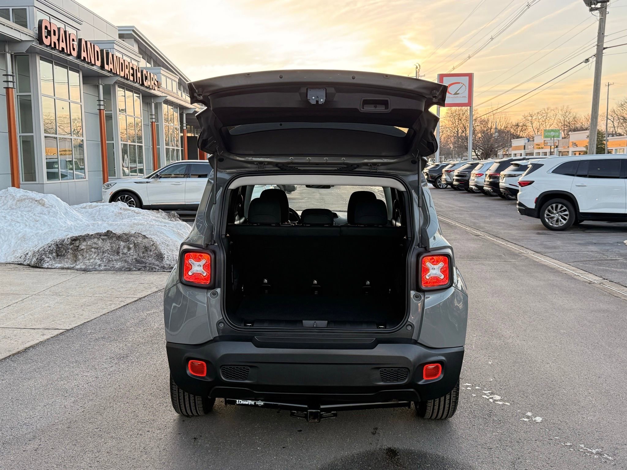 Used 2019 Jeep Renegade Latitude w/ Cold Weather Group image 34