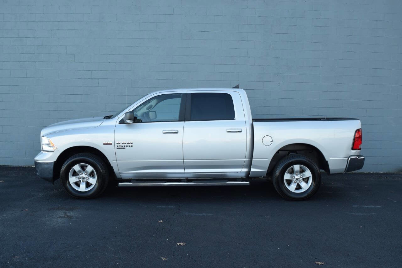 Used 2019 RAM 1500 Classic SLT w/ Luxury Group image 5