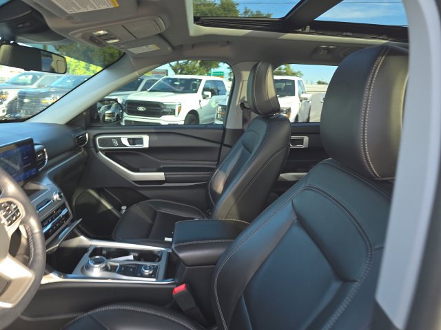 Used 2021 Ford Explorer XLT w/ Equipment Group 202A AWD/4WD image 8