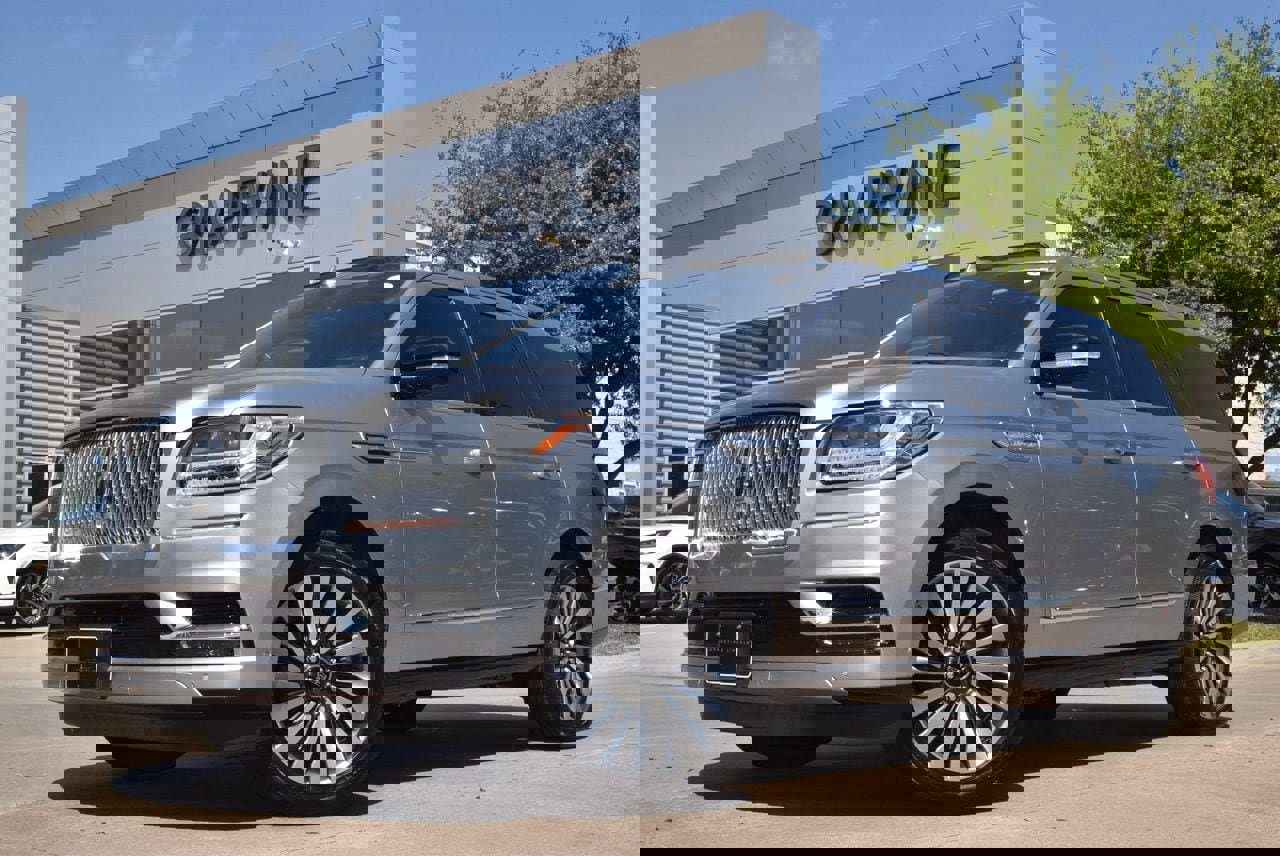 Used 2021 Lincoln Navigator Reserve w/ Luxury Package image 2