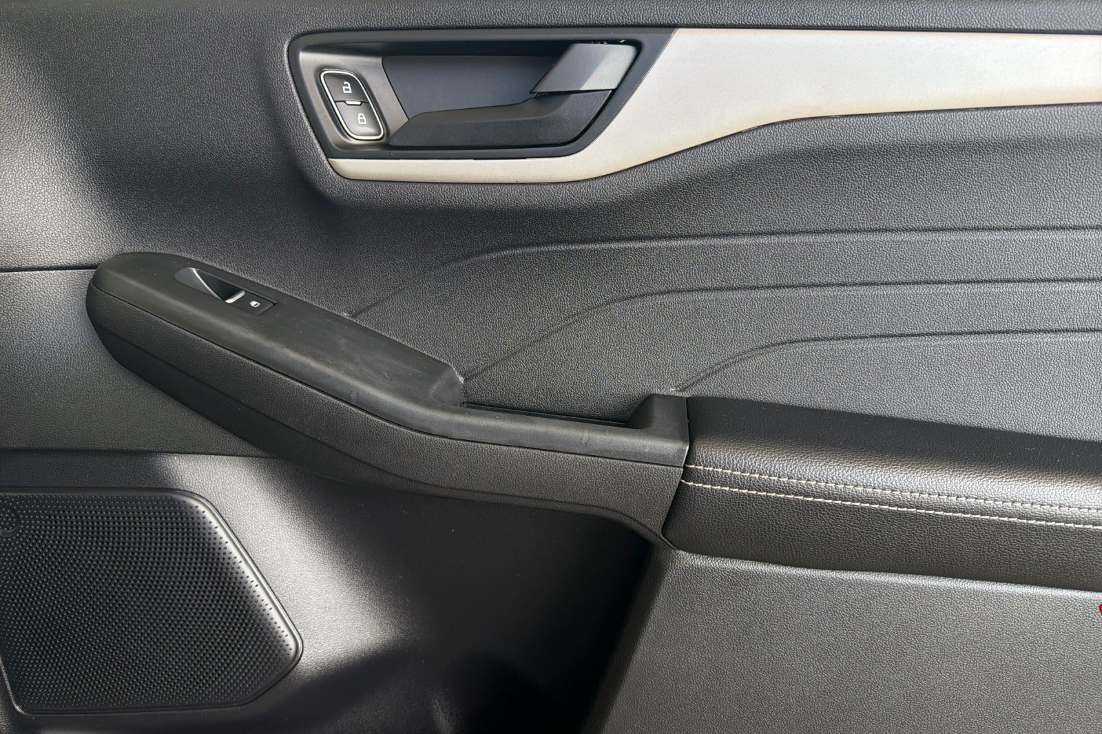 Used 2022 Ford Escape SE w/ SE Sport Appearance Package FWD image 20