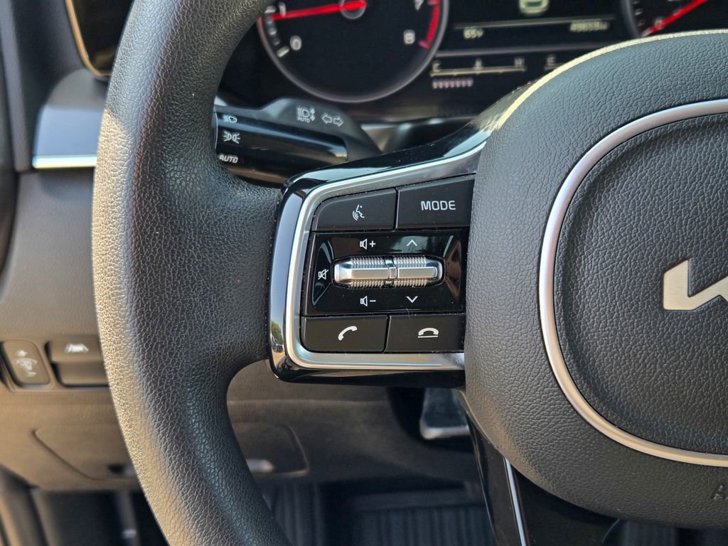 Used 2023 Kia Sorento LX image 36