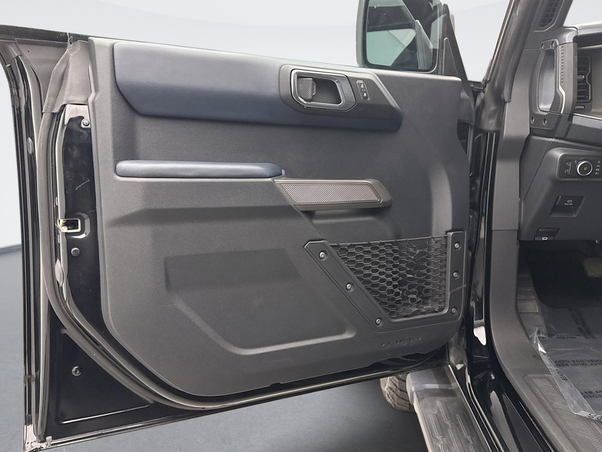 Used 2022 Ford Bronco Outer Banks image 9