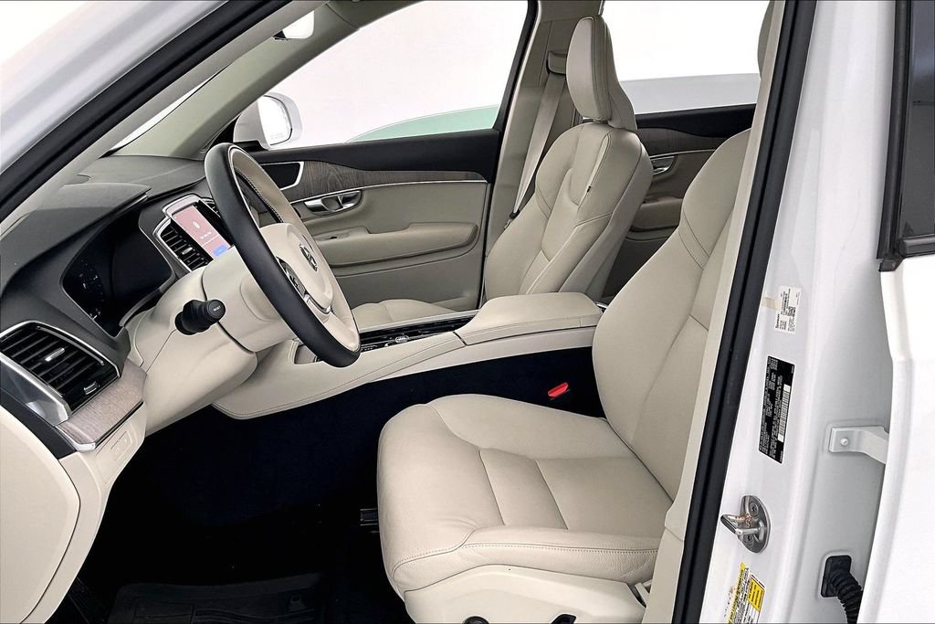 Certified 2024 Volvo XC90 T8 Plus w/ Protection Package Premier AWD/4WD image 32