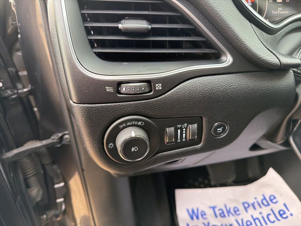 Used 2022 Jeep Cherokee Trailhawk w/ Trailer Tow Group AWD/4WD image 21