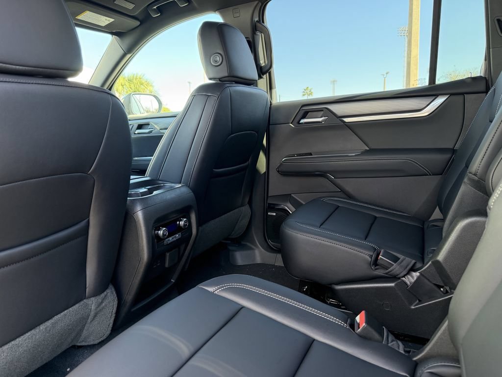 New 2026 GMC Acadia Elevation w/ Black Edition FWD image 19
