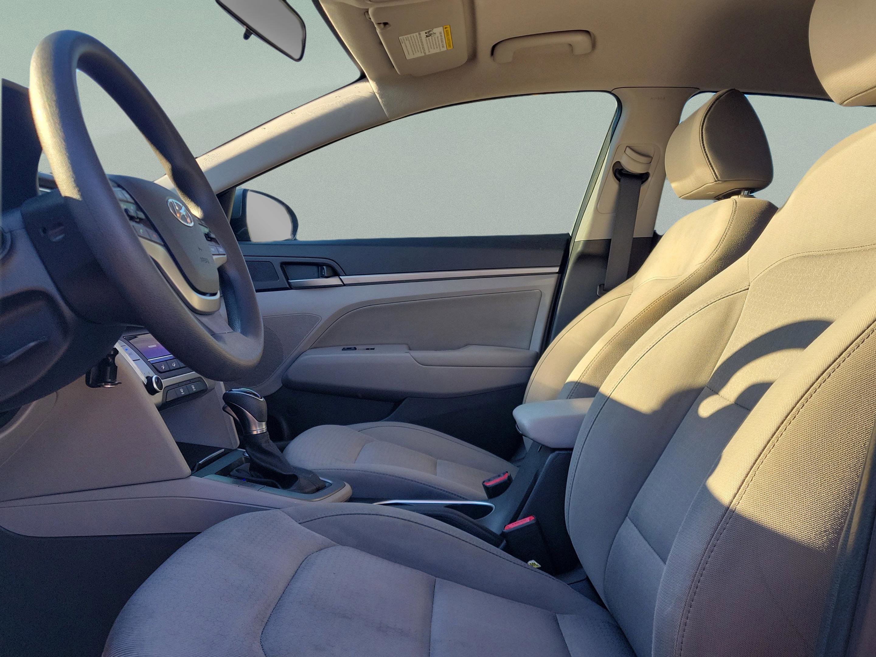 Used 2017 Hyundai Elantra SE image 13