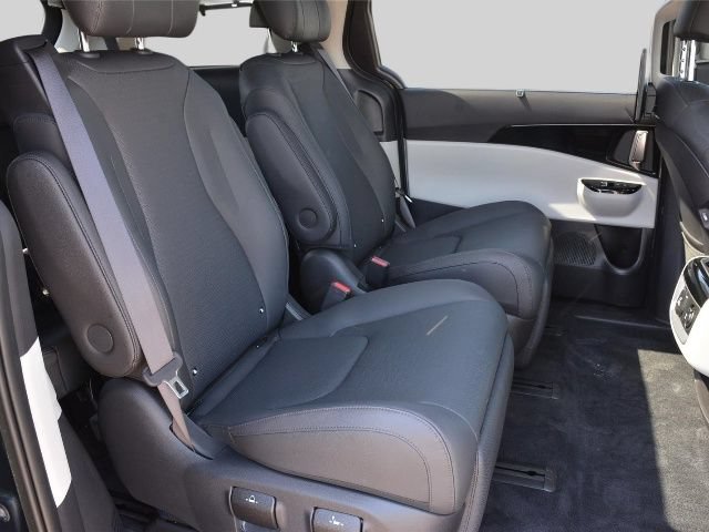 Used 2024 Kia Carnival SX Prestige FWD image 19