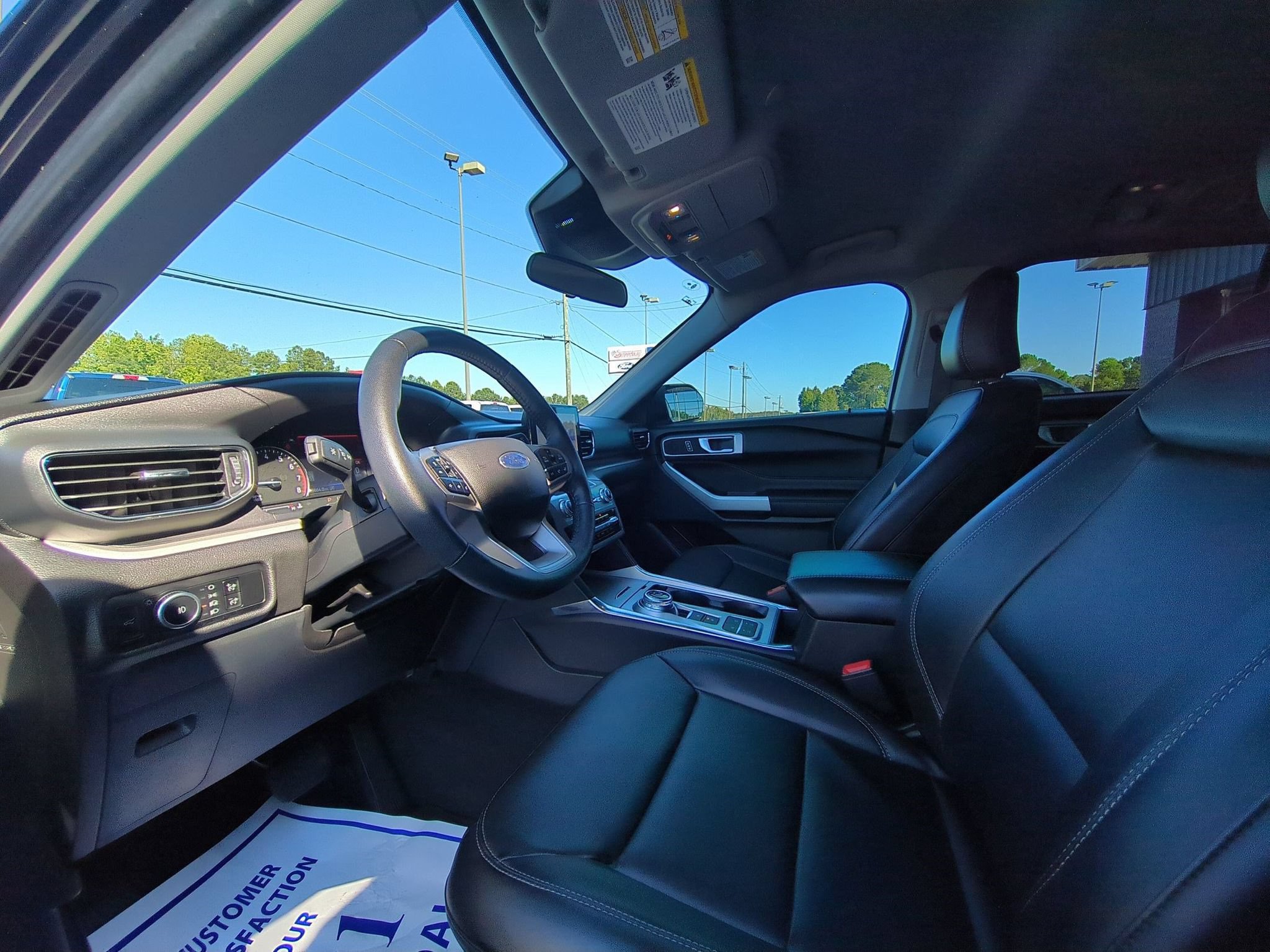 Used 2023 Ford Explorer XLT w/ Equipment Group 202A RWD image 13