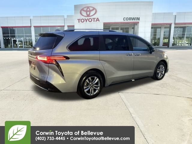 Used 2024 Toyota Sienna Limited image 5