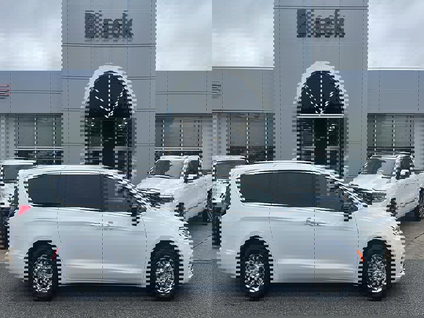 New 2026 Chrysler Pacifica Select image 5