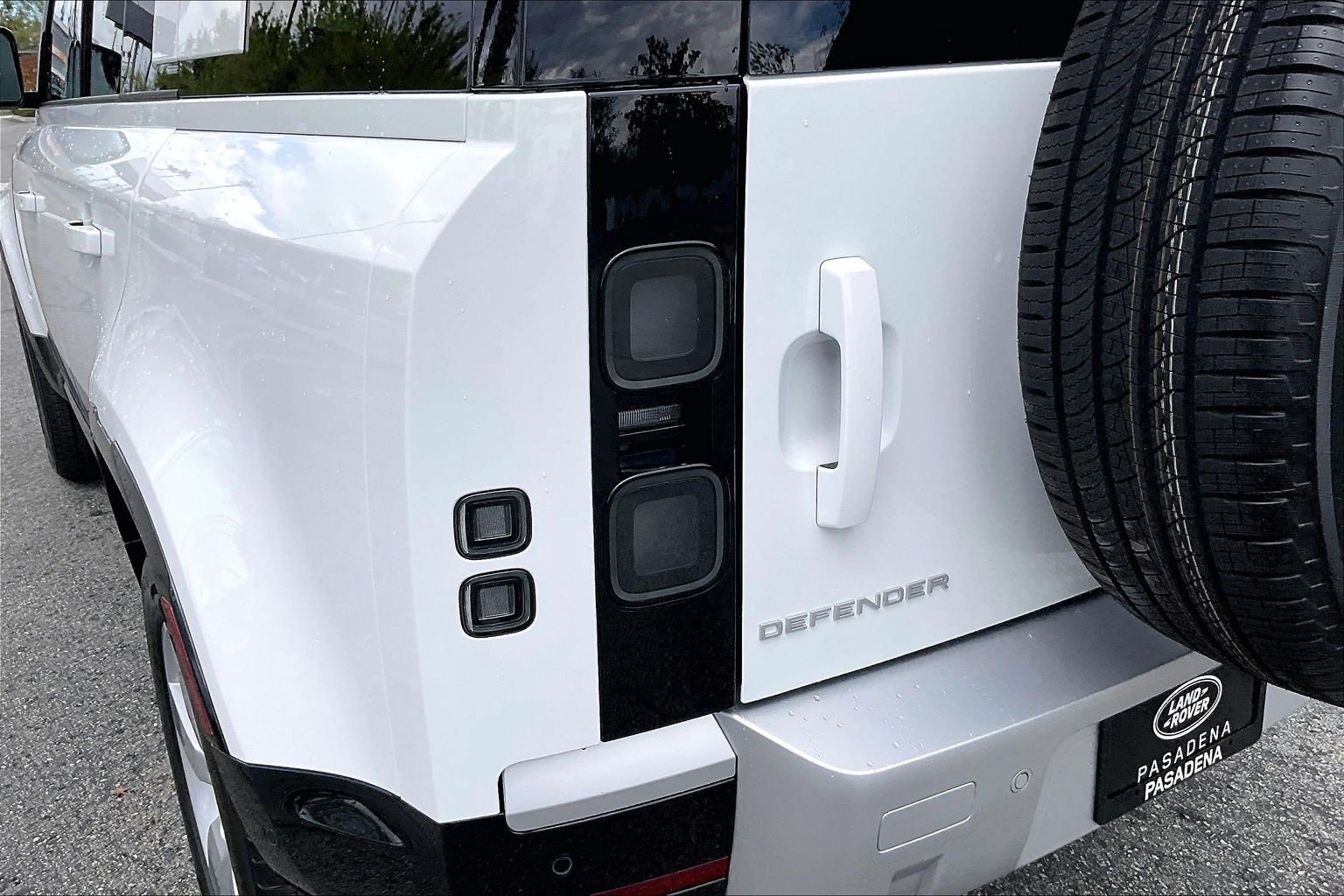 New 2026 Land Rover Defender 110 S AWD/4WD image 8