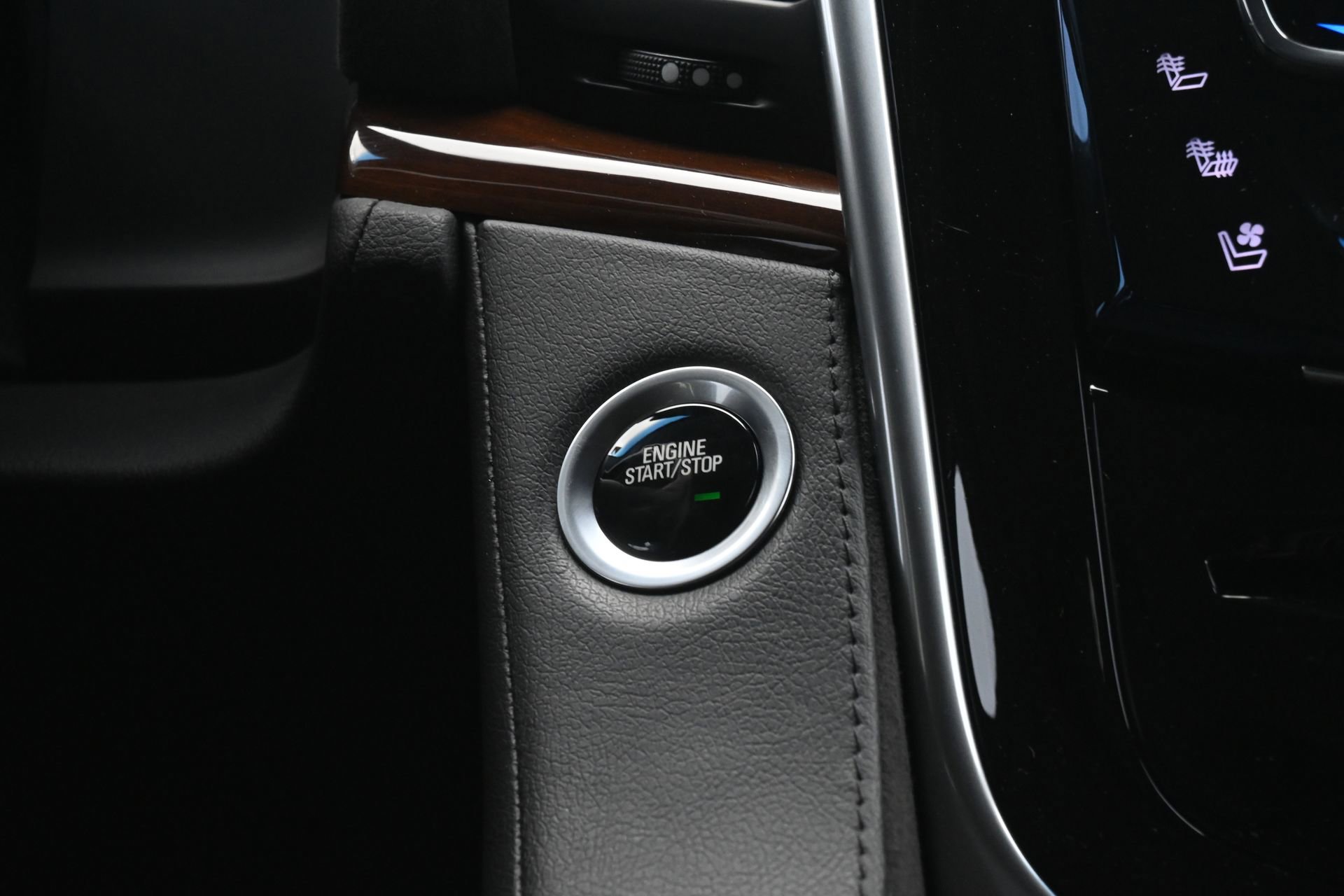 Used 2020 Cadillac Escalade Luxury AWD/4WD image 15
