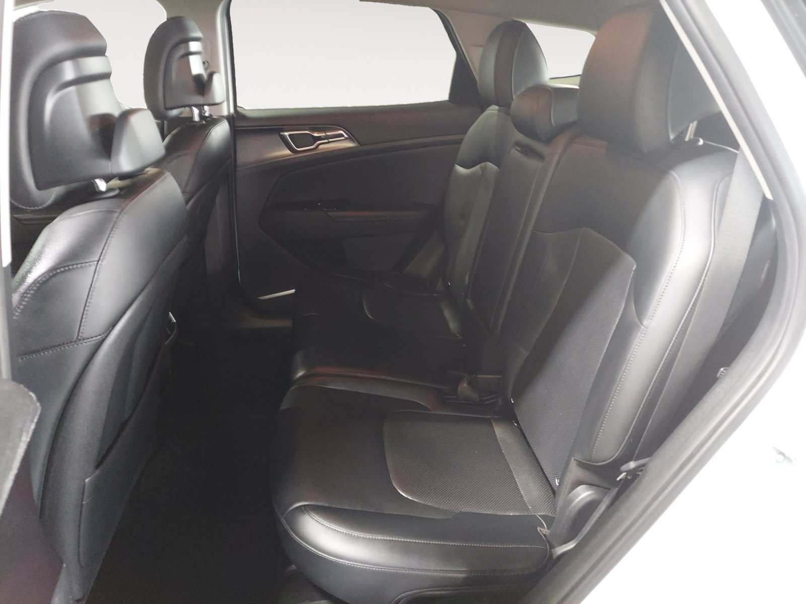 Used 2023 Kia Sportage EX FWD image 24
