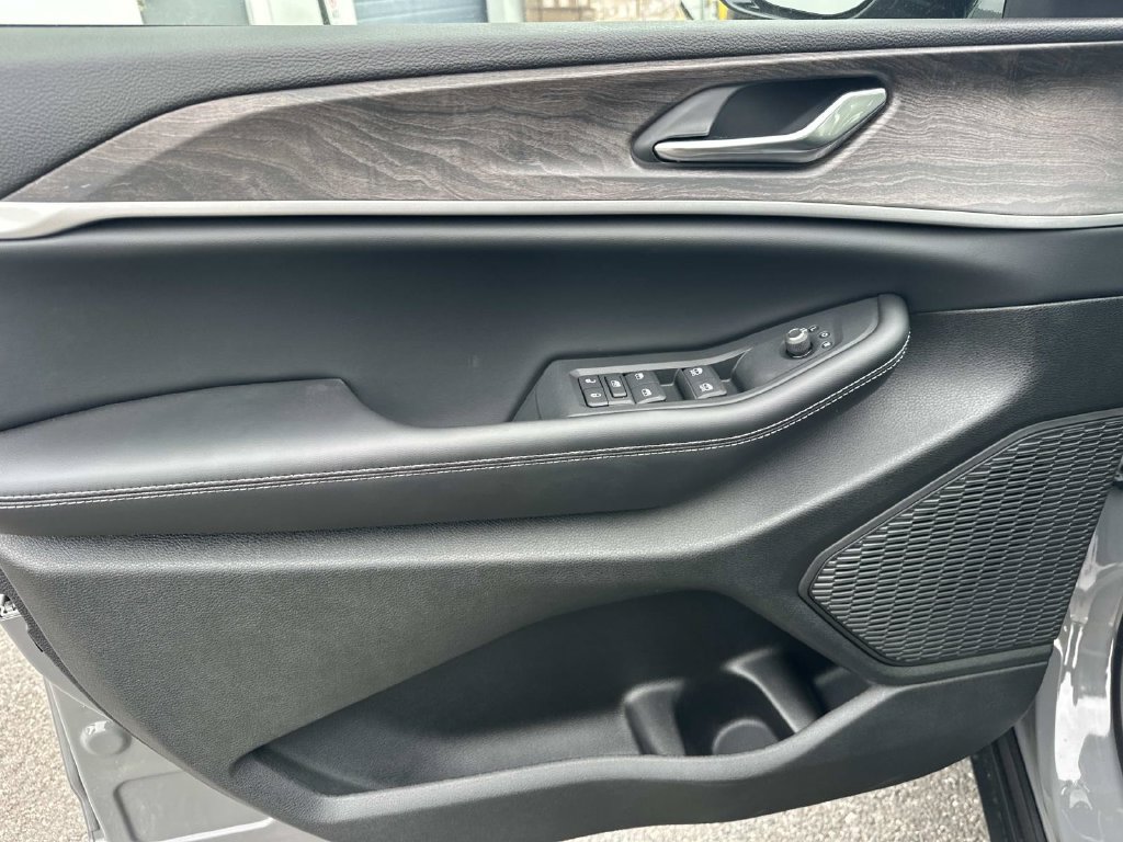 New 2027 Jeep Grand Cherokee Altitude AWD/4WD image 19