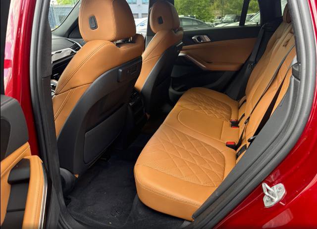 Used 2023 BMW X6 xDrive40i w/ M Sport Package AWD/4WD image 3