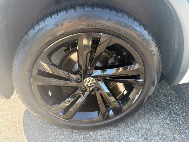 Used 2023 Volkswagen Tiguan SE R-Line AWD/4WD image 39