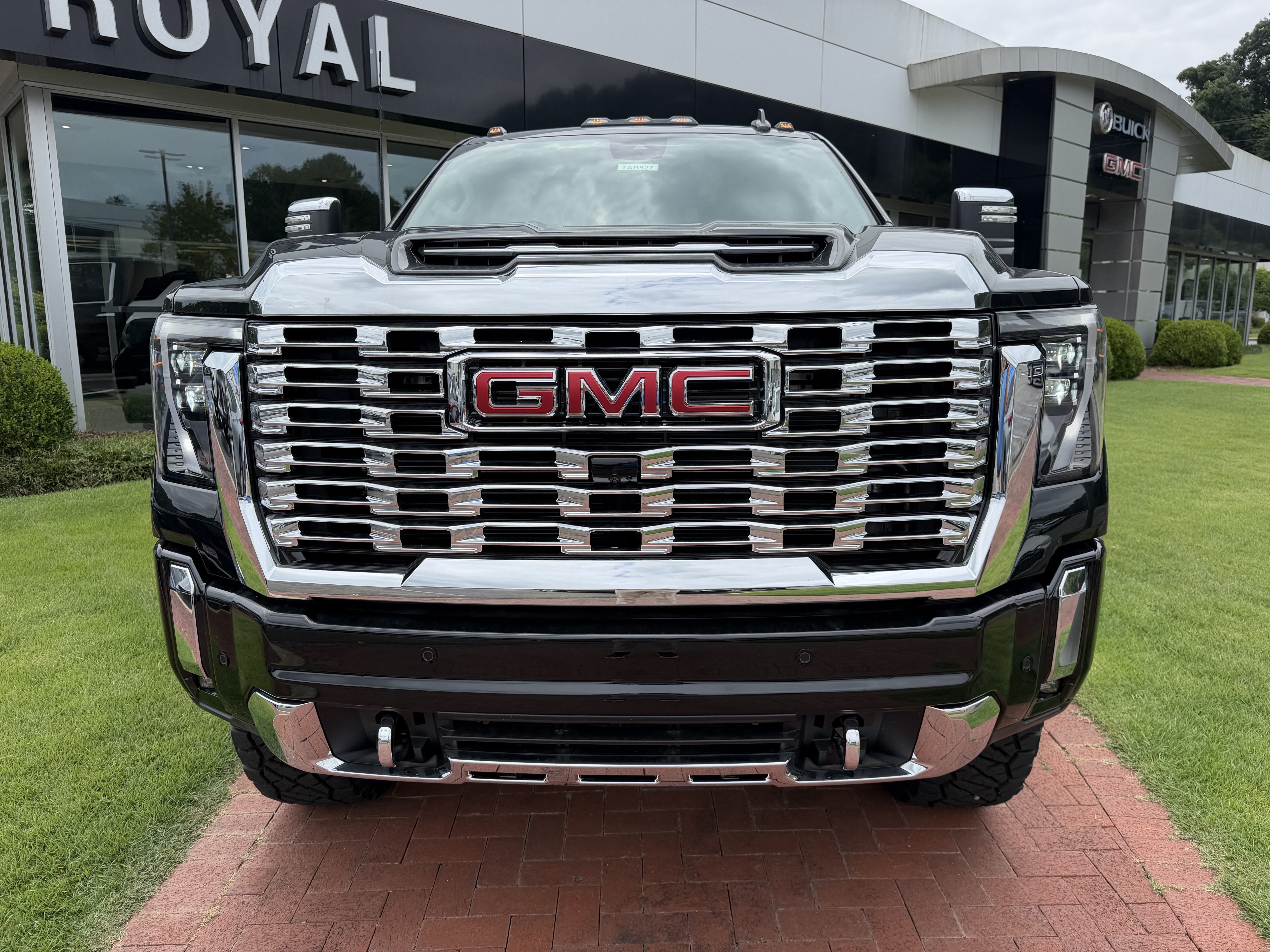 New 2026 GMC Sierra 2500 Denali w/ Denali Reserve Package AWD/4WD image 2