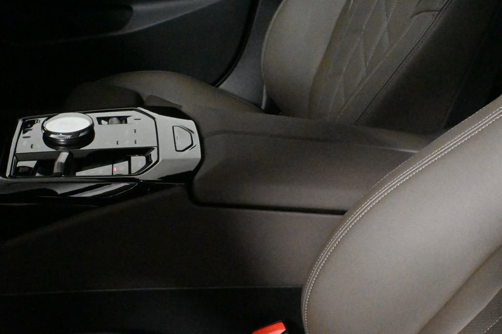 Used 2026 BMW 530i xDrive w/ Premium Package image 27