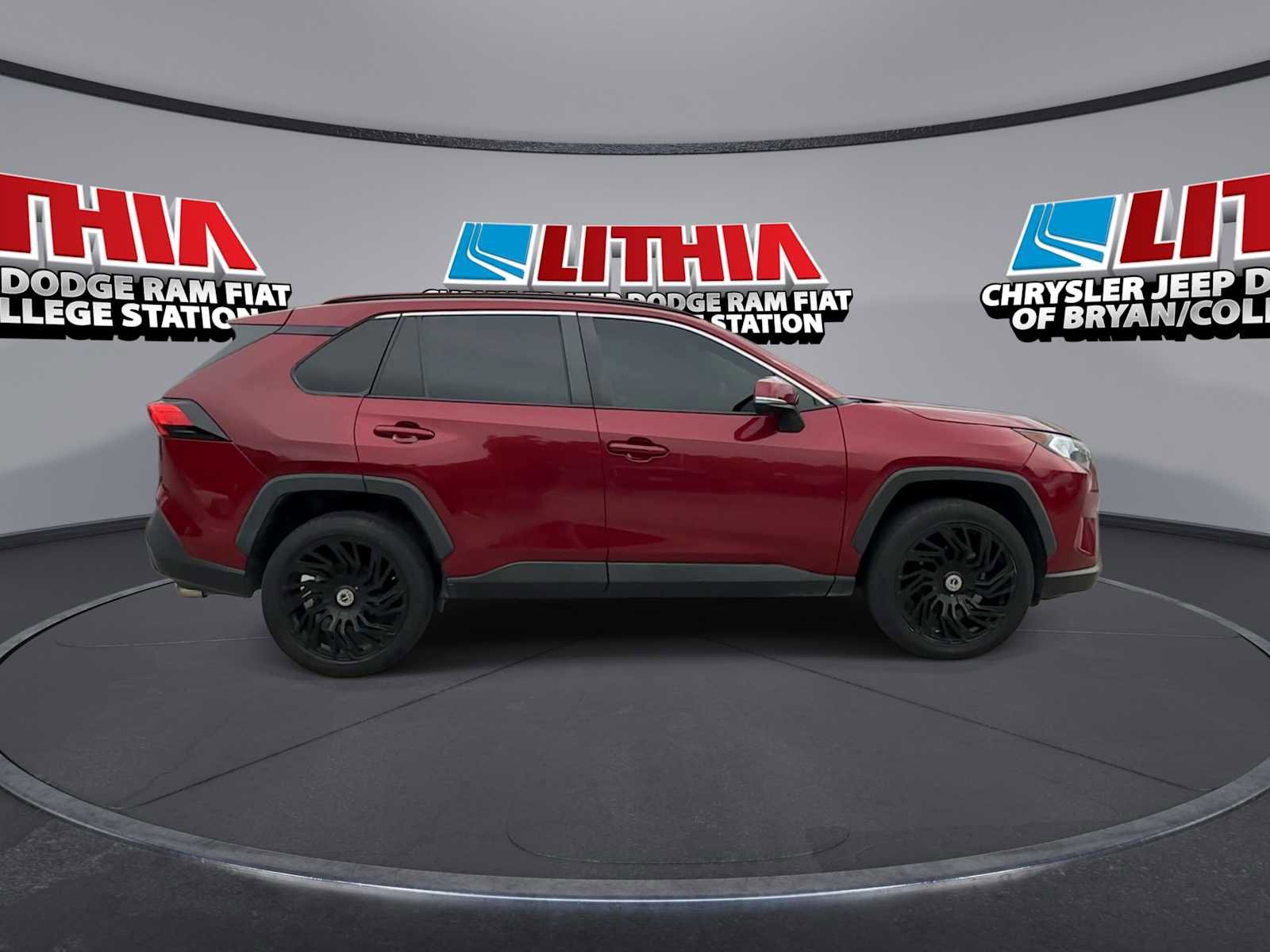Used 2020 Toyota RAV4 XLE Premium FWD image 9
