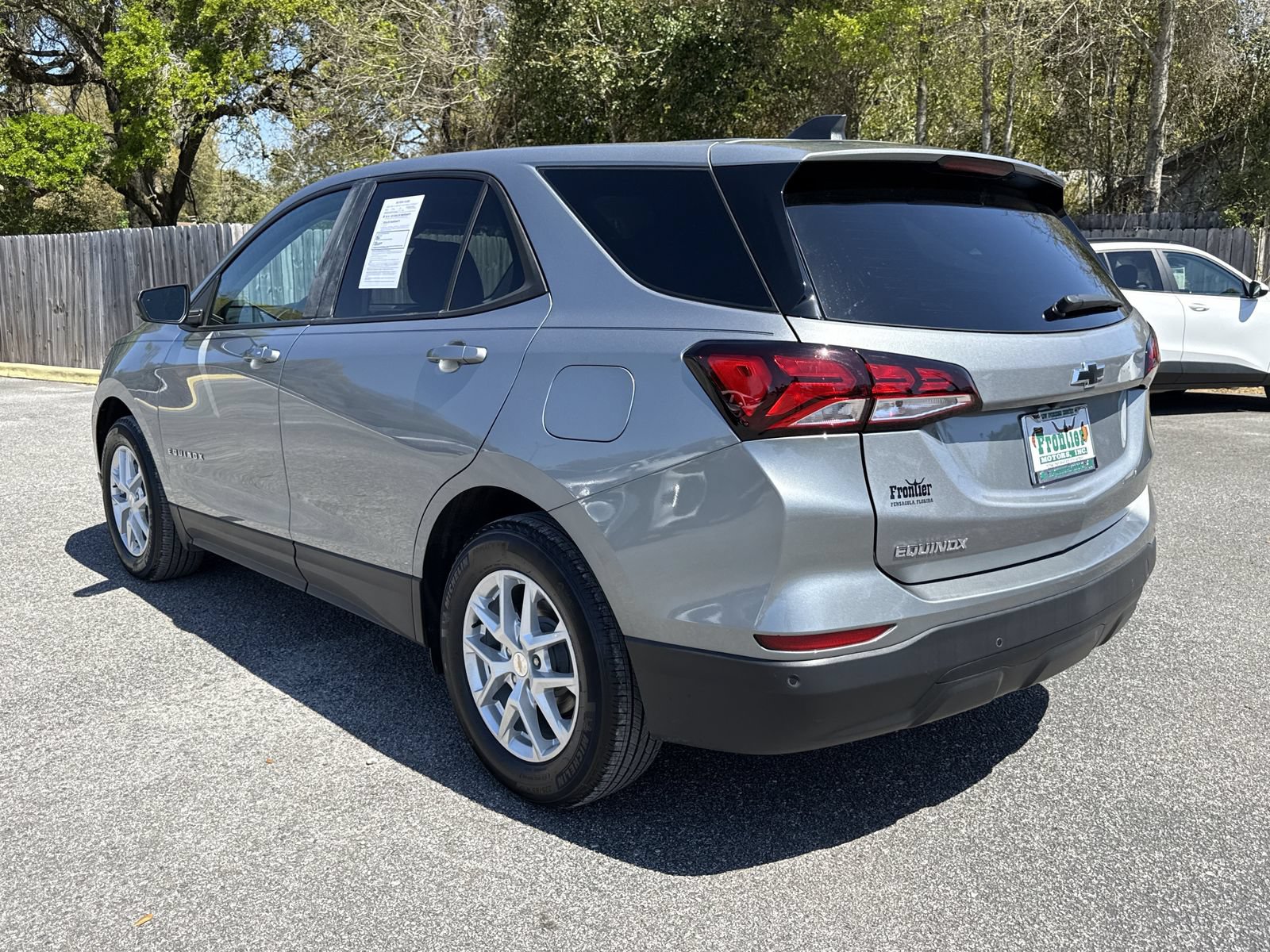 Used 2023 Chevrolet Equinox LS w/ LS Convenience Package FWD image 3
