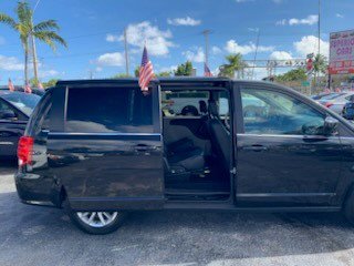 Used 2019 Dodge Grand Caravan SXT image 5