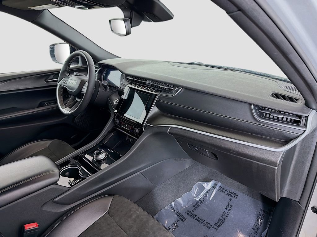 Used 2023 Jeep Grand Cherokee L Laredo image 19