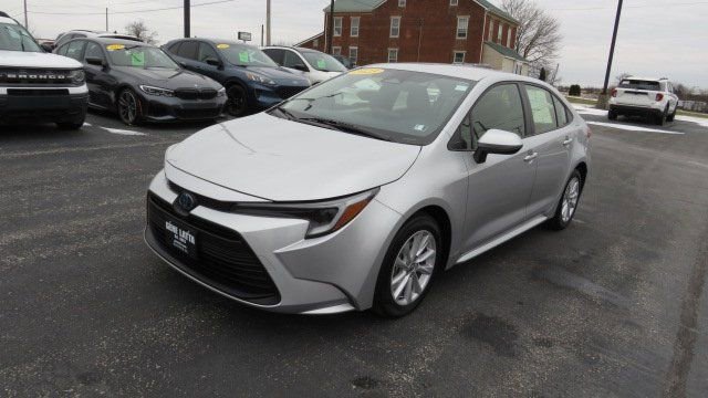 Used 2023 Toyota Corolla LE image 3
