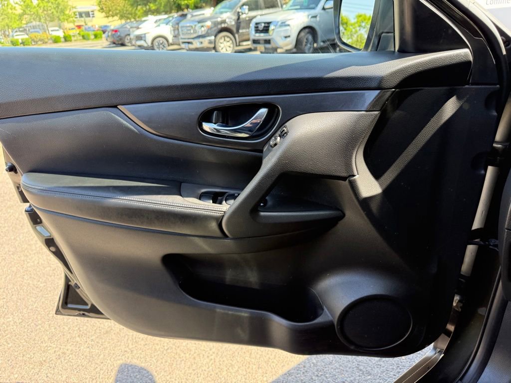 Used 2017 Nissan Rogue S FWD image 13