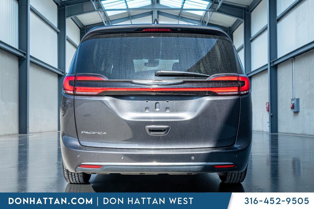 Used 2023 Chrysler Pacifica Touring-L image 32