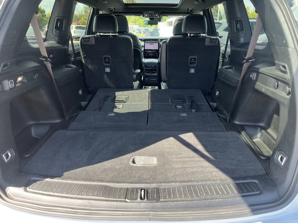 Used 2024 Jeep Grand Cherokee L Limited w/ Luxury Tech Group II image 32