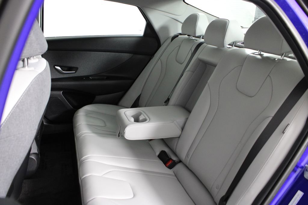 Used 2025 Hyundai Elantra Limited image 19