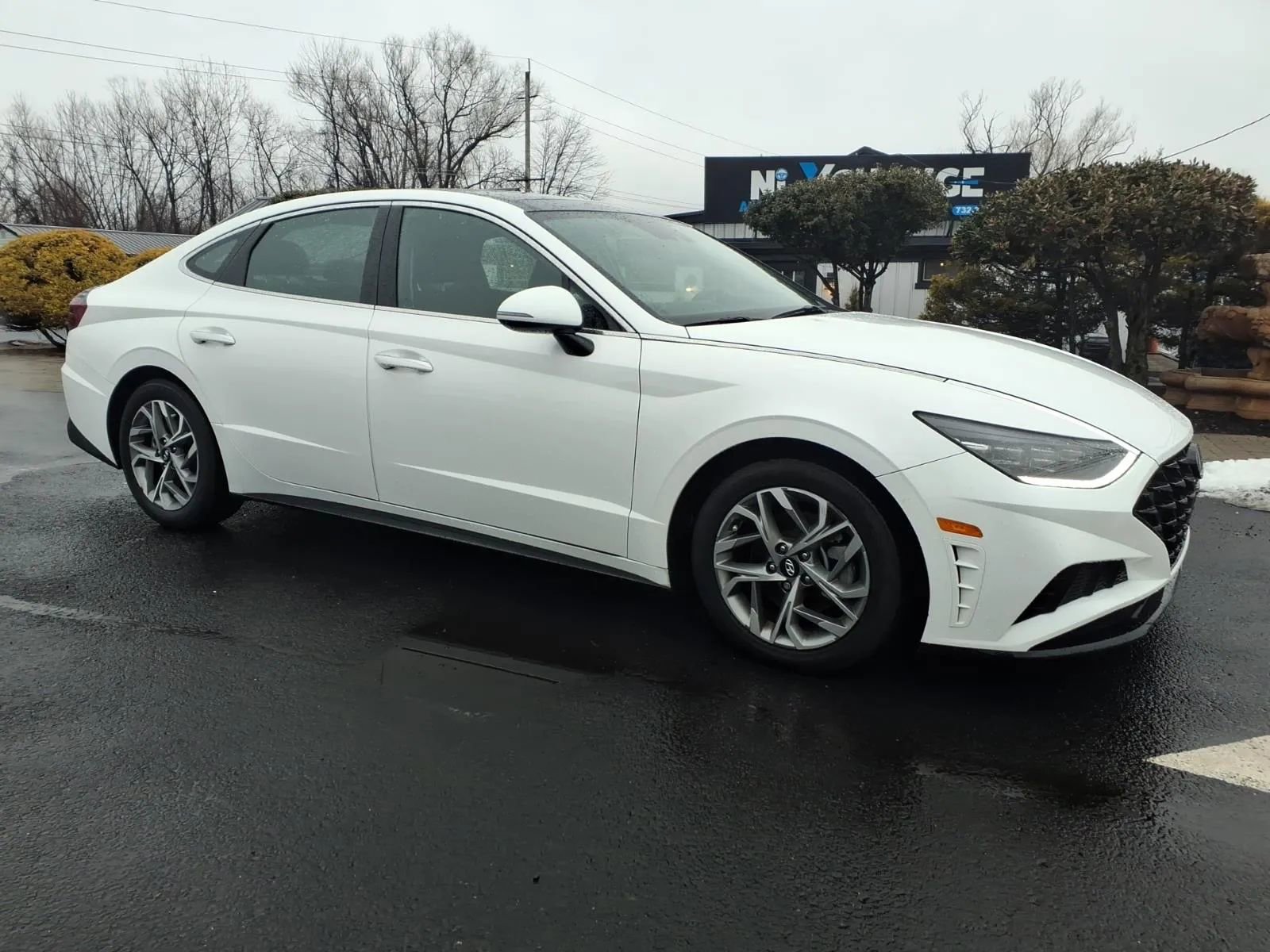 Used 2023 Hyundai Sonata SEL w/ Convenience Package FWD image 2