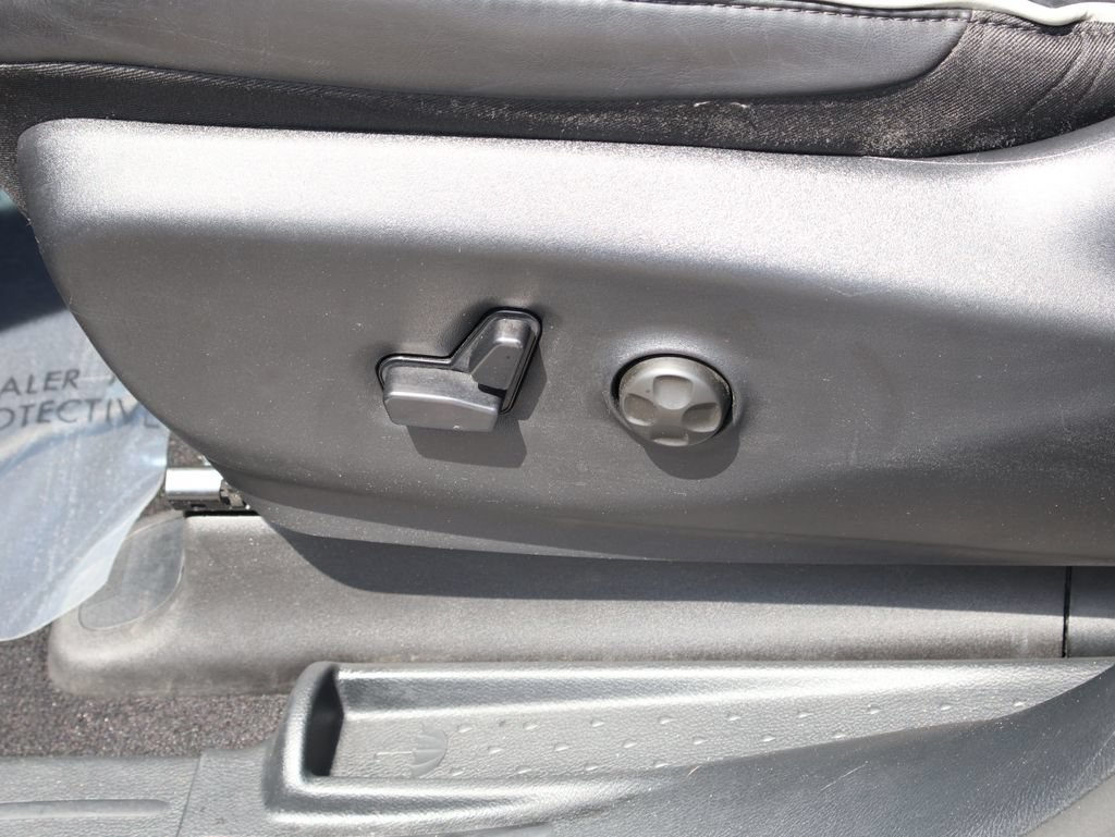 Used 2025 Chrysler Pacifica Limited FWD image 23