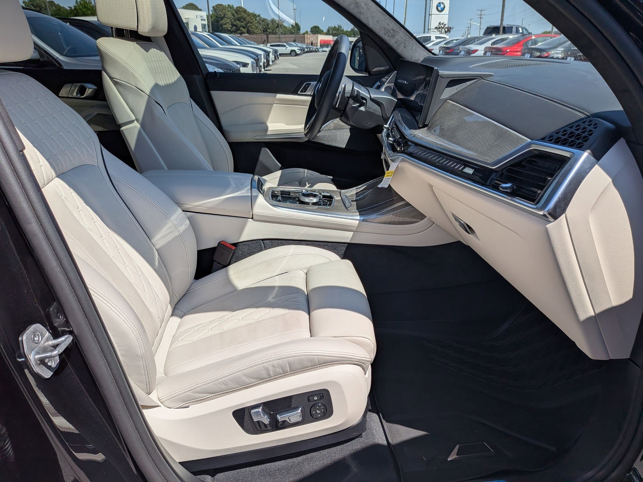 Used 2026 BMW X7 M60i AWD/4WD image 43