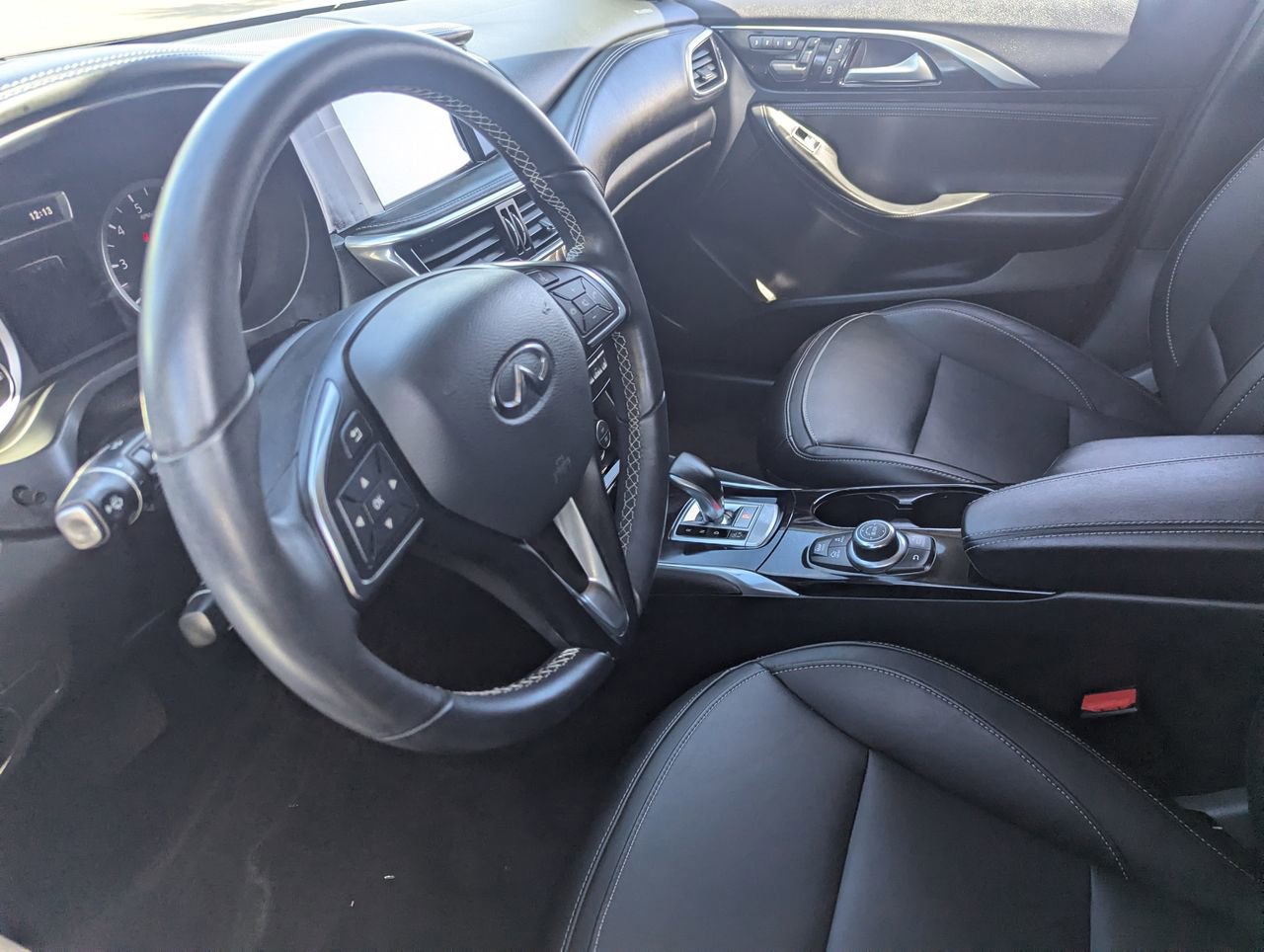 Certified 2019 INFINITI QX30 w/ Cargo Package image 18