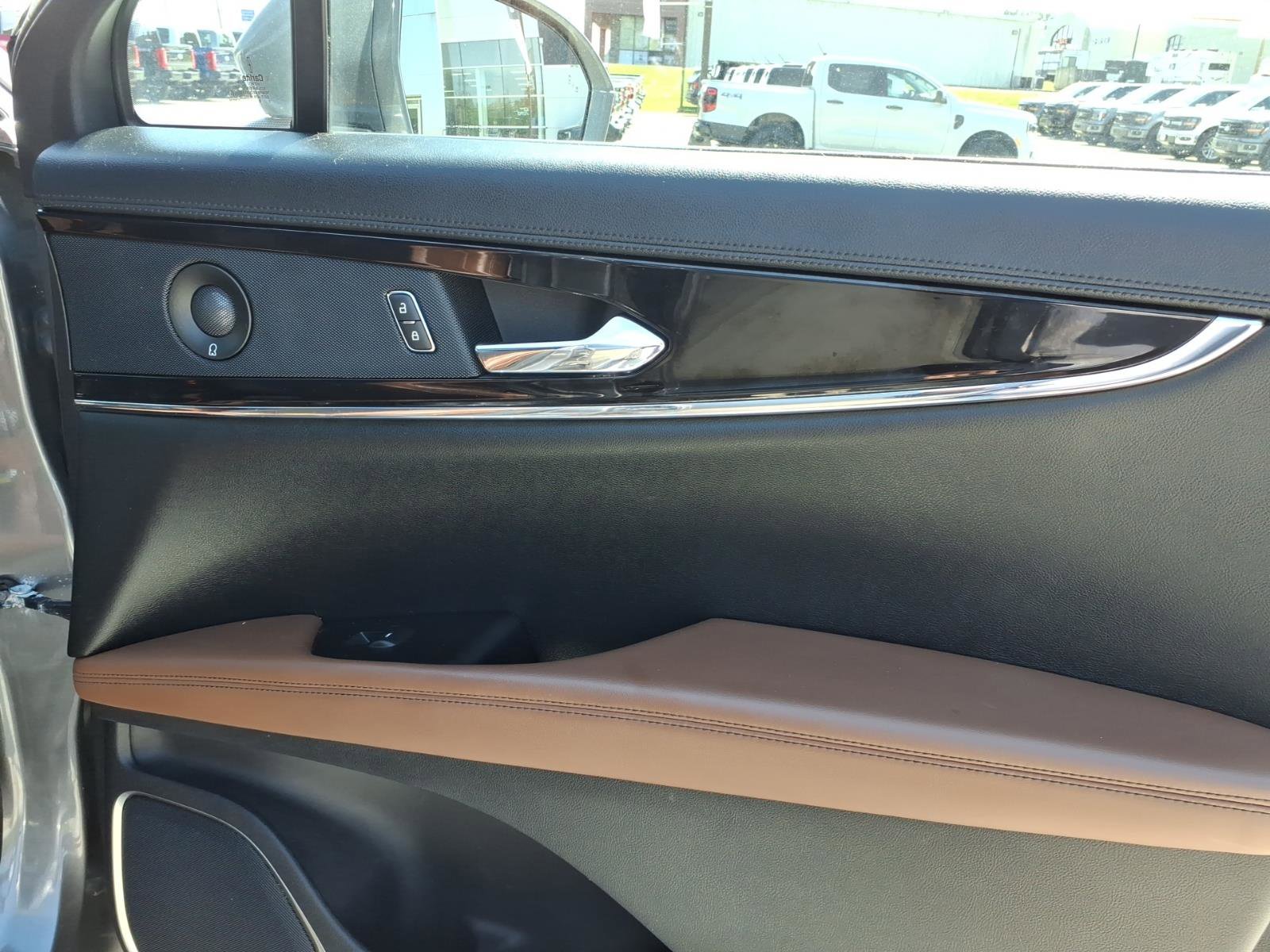 Used 2022 Lincoln Nautilus Reserve image 7