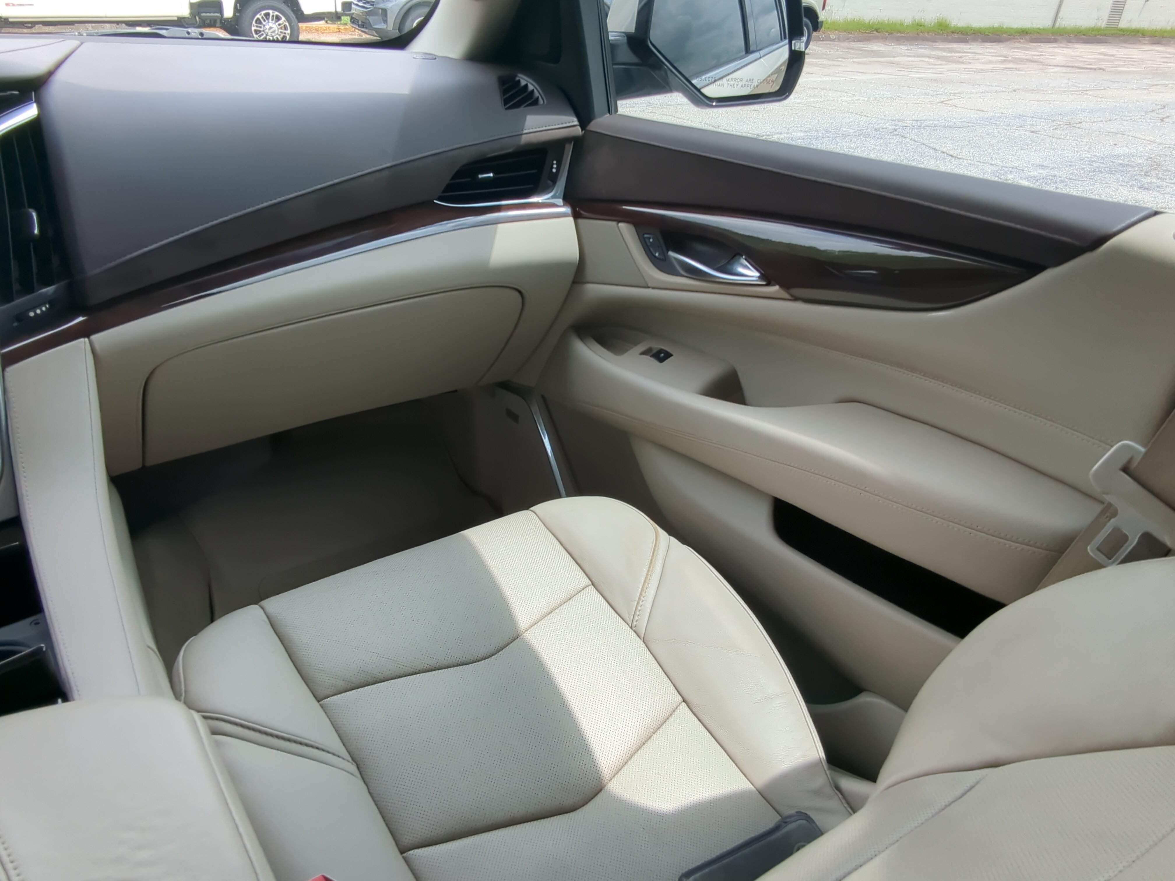 Used 2017 Cadillac Escalade ESV Luxury RWD image 15