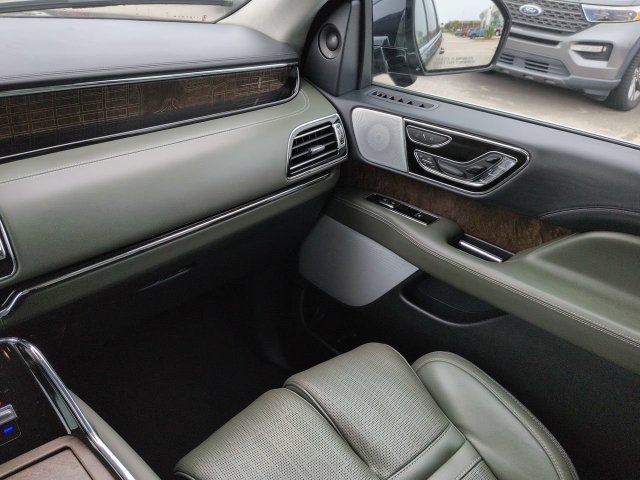 Used 2022 Lincoln Navigator Black Label AWD/4WD image 17