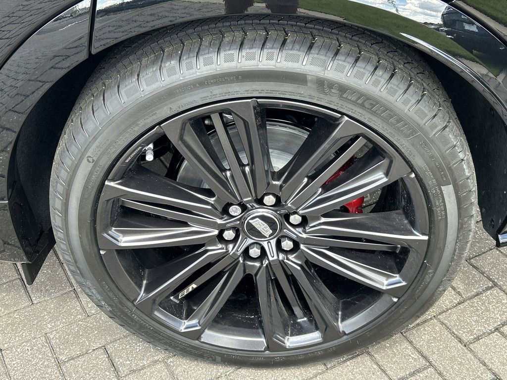 New 2026 Cadillac Lyriq V image 29