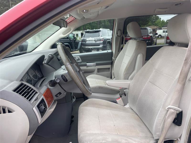 Used 2008 Chrysler Town & Country Touring FWD image 10