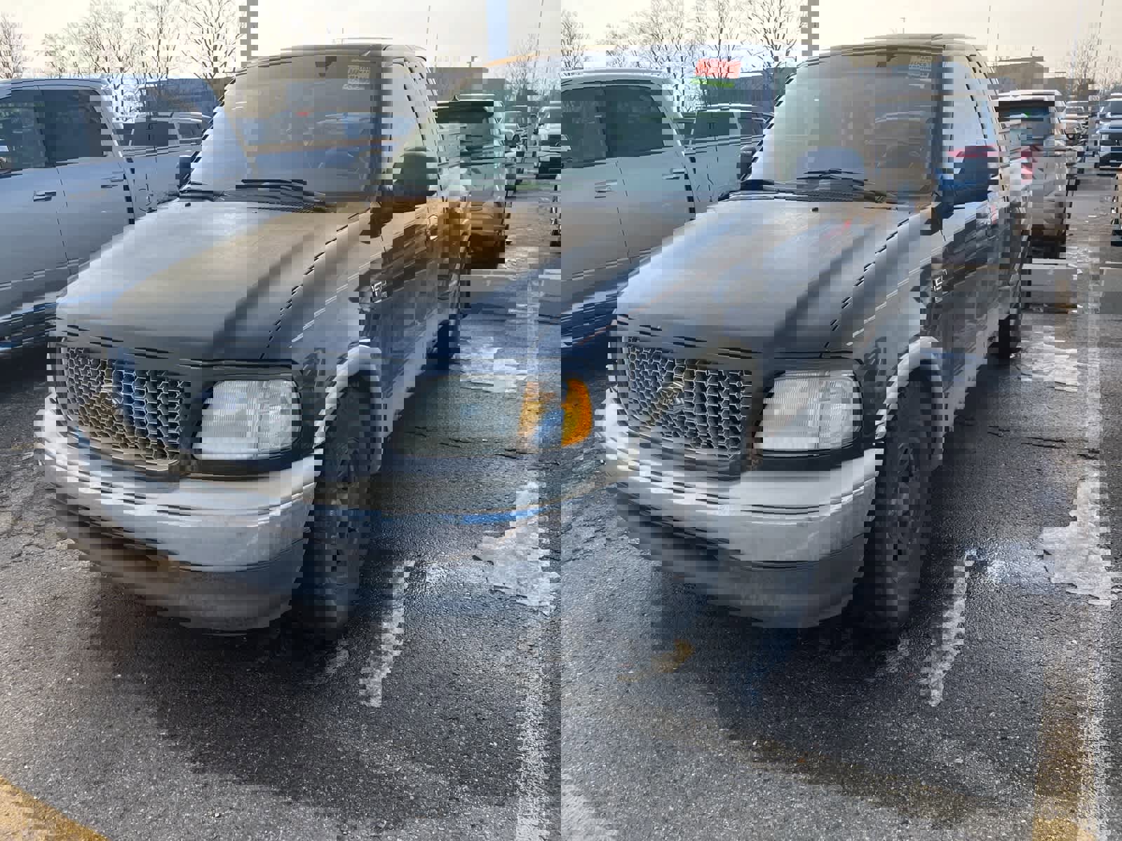 Used 1999 Ford F150 Lariat image 2