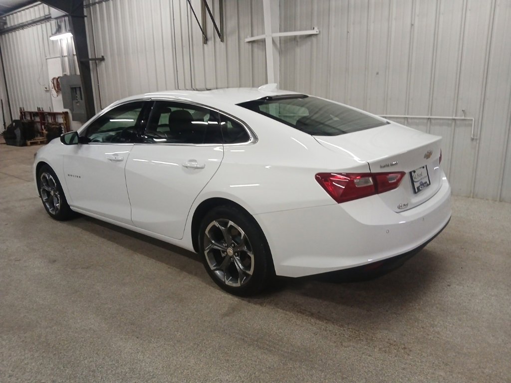 Used 2024 Chevrolet Malibu LT image 3